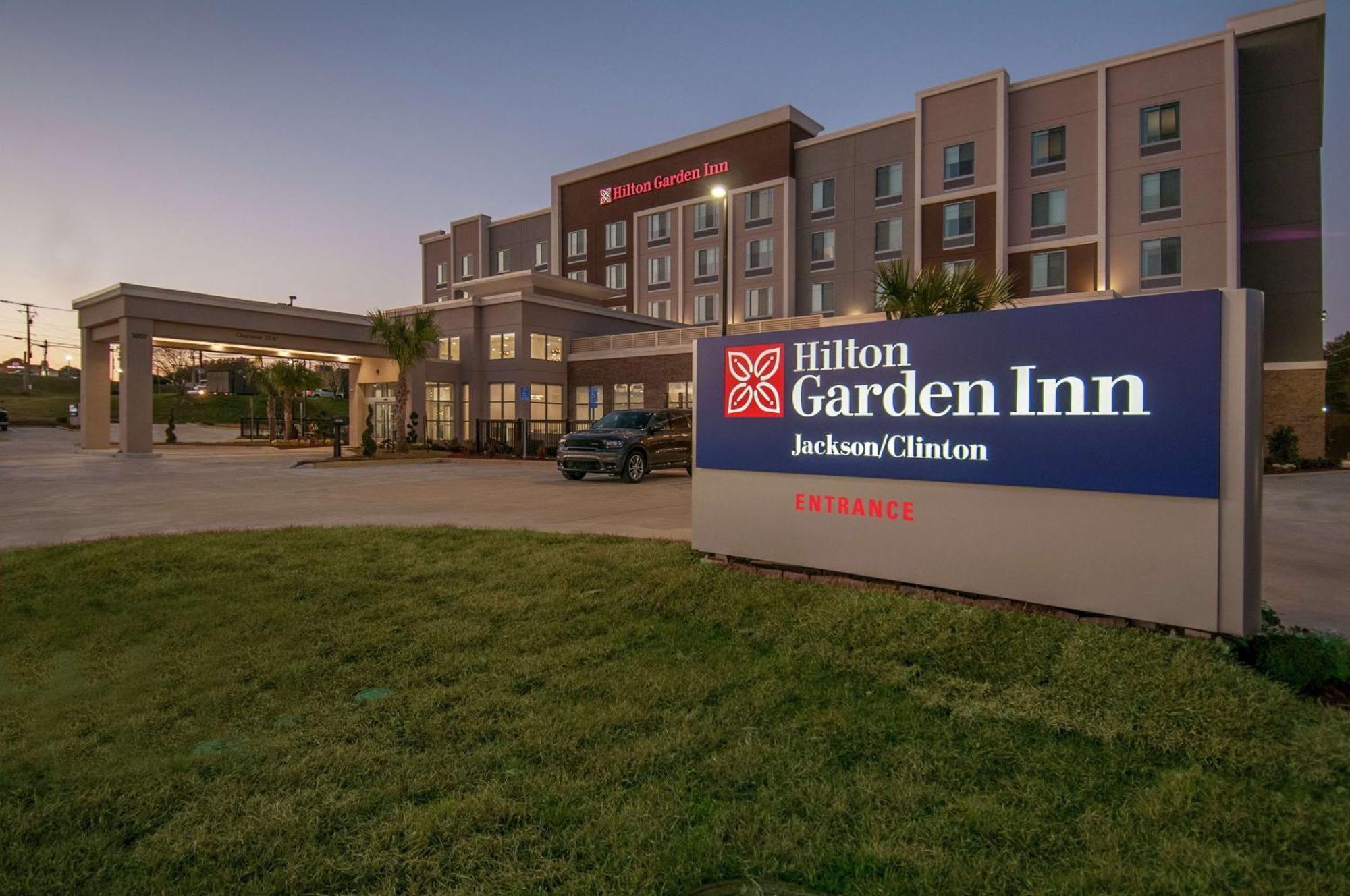 Hilton Garden Inn Jackson/Clinton Exterior photo